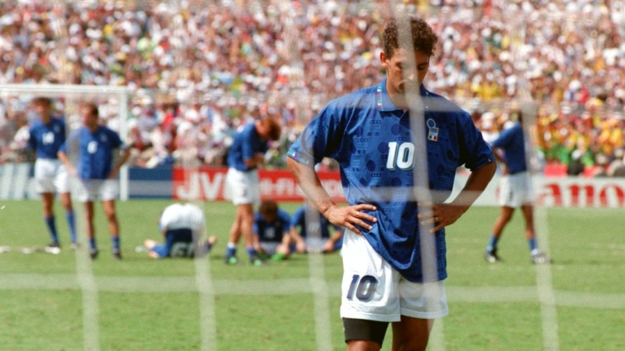 Baggio perde pênalti no final da Copa do Mundo de 1994