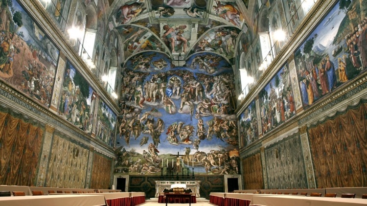 A Capela Sistina, em homenagem ao papa Sisto 4º, foi inspirada nas descrições bíblicas do Templo de Salomão, e foi decorada pelos maiores artistas da Renascença, como Michelangelo, Rafael e Boticcelli - Reprodução/Chicago.suntimes - Reprodução/Chicago.suntimes