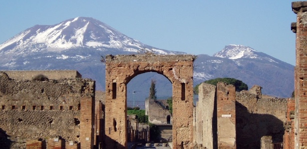 Itália planeja nova estação de trem em Pompeia - 23/09/2015 - UOL ...