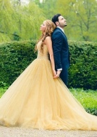 vestidos de noiva diferentes e coloridos