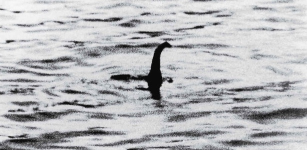 Muito antes do Photoshop, em 1934, o caçador Marmaduke Wetherell resolveu fotografar um brinquedo para provar que viu o monstro do lago Ness. Todos os anos, dezenas de pessoas afirmam que viram o bicho, mas, até hoje, ninguém conseguiu provar sua existência  - desconhecido