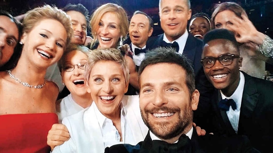 A foto de Bradley Cooper já mostrou o potencial das redes sociais no Oscar, mas evento não soube aproveitar a oportunidade - Bradley Cooper/Twitter