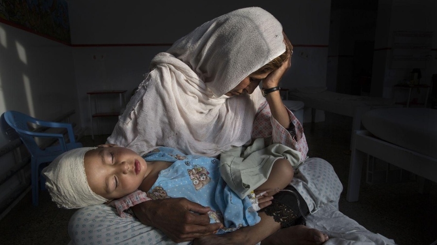 Privadas de muitos direitos civis no Afeganistão, só agora as mulheres vão poder ter seu nome impresso nos documentos dos filhos - Paula Bronstein/Pulitzer Center For Crisis Reporting