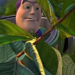 22. A lagarta Heimlich, de "Vida de Inseto", pode ser vista em uma cena de "Toy Story 2" quando Buzz Lightyear empurra o galho onde ela está para passar - Reprodução/Pixar - Reprodução/Pixar