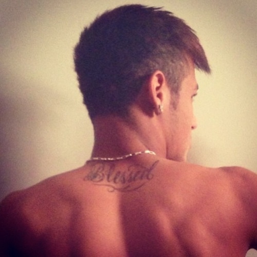 7.jun.2013 - O promoter David Brazil mostrou na web a nova tatuagem do mais recente craque do Barcelona. "A nova tatuagem do abençoado Neymar. 'Blessed', o que significa 'Abençoado'. Isso ele é. Ninguém pode negar, ô glória", comentou David