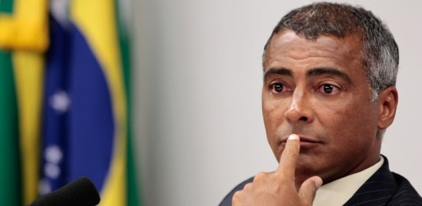 Romário se pronunciou no Facebook e no Twitter sobre as denúncias do jornal Estado de S. Paulo 