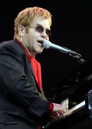 O cantor Elton John, que tocará na Rússia - AFP