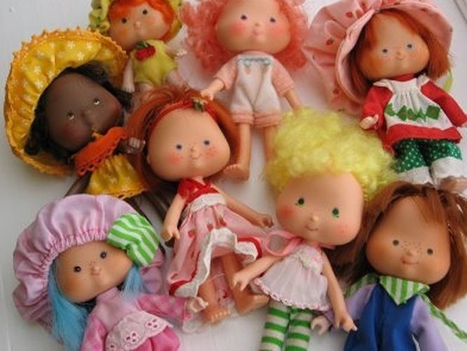 Moranguinho: A coleção de bonecas Moranguinho tinha cheiro de frutas. Cada boneca tinha uma essência: uva, cereja, laranja, menta, maçã, café, pêssego e outras - Reprodução