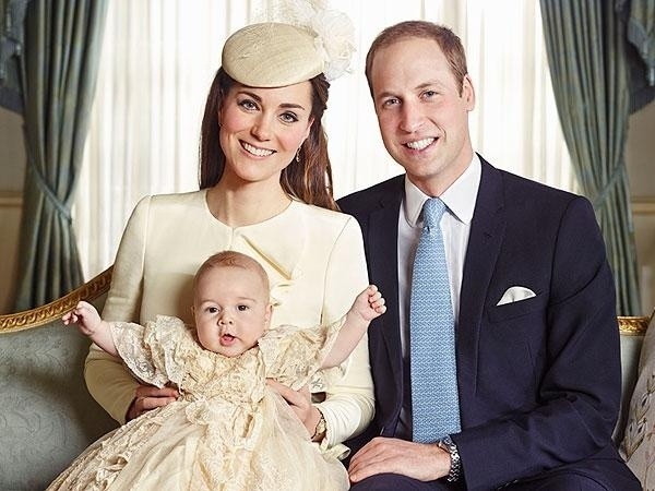 23.out.2013 - Horas após o batizado do Príncipe George, na última quarta-feira (23), Kate Middleton compareceu a um evento de caridade no Palácio de Kensington, em Londres, e revelou que se surpreendeu com o bom comportamento do filho na cerimônia. "Ele foi mesmo um ótimo menino. Nós fomos muito sortudos, ele não é sempre assim", disse a Duquesa de Cambridge à emissora britânica Sky News. - Reprodução