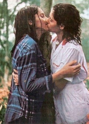 1980 - Christiane Torloni protagonizou um beijo lésbico com a atriz Nicole Puzzi no filme "Ariella" - Reprodução - Reprodução