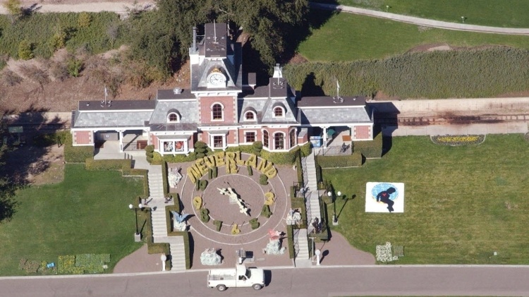 6.ago.2014 - Michael jackson adquiriu "Neverland", anteriormente conhecida como Sycamore Valley Ranch, em 1988 das mãos do magnata de campos de golfe William Bone por US$ 17,5 milhões, segundo algumas fontes, e até US$ 30 milhões, segundo outras, e deu corda a seus desejos de infância. - EFE - EFE