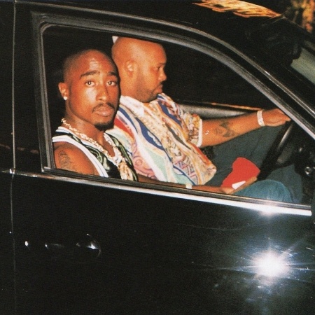 13.set.1996 - O rapper Tupac Shakur fotografado na saída do hotel MGM, em Las Vegas, em seu último retrato em vida - Reprodução