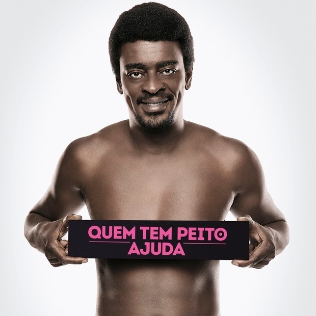 Conspiração de aumento em um peito em nata