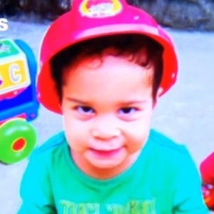 Gabriel Martins de Oliveira, 2, morreu por insolação dentro de um carro de transporte escolar clandestino que o levava até a creche - Reprodução/GloboNews
