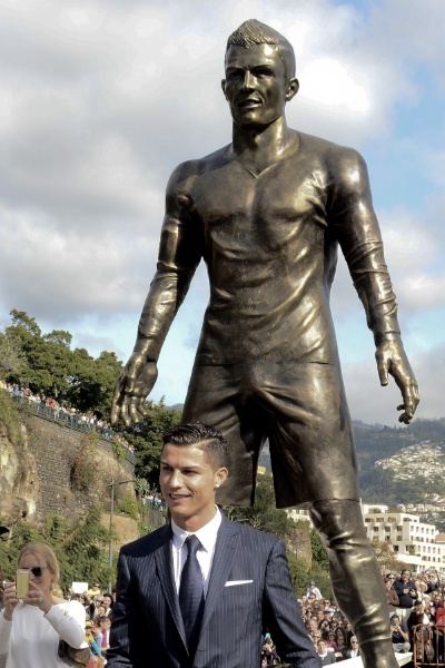 jornal-ingl-s-revela-ere-o-em-est-tua-de-cristiano-ronaldo