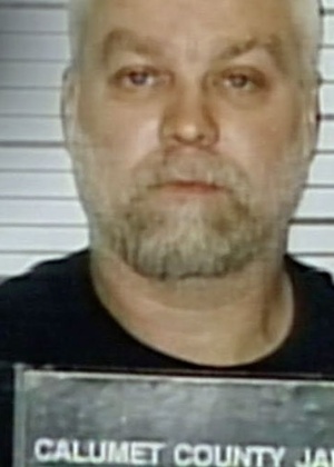 10. O documentário "Making a Murderer" (2015) conta a história de Steven Avery, um presidiário que passou 18 anos na cadeia por um crime que não cometeu e que consegue comprovar sua inocência com um exame de DNA. Quando está prestes a ganhar uma indenização do Estado pelo erro, ele se torna suspeito do assassinato de uma jornalista - Reprodução/YouTube - Reprodução/YouTube