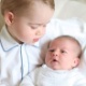 21. A família real compartilhou a primeira foto do príncipe George com a recém-nascida Charlotte - Reprodução/Instagram @Kensington Palace