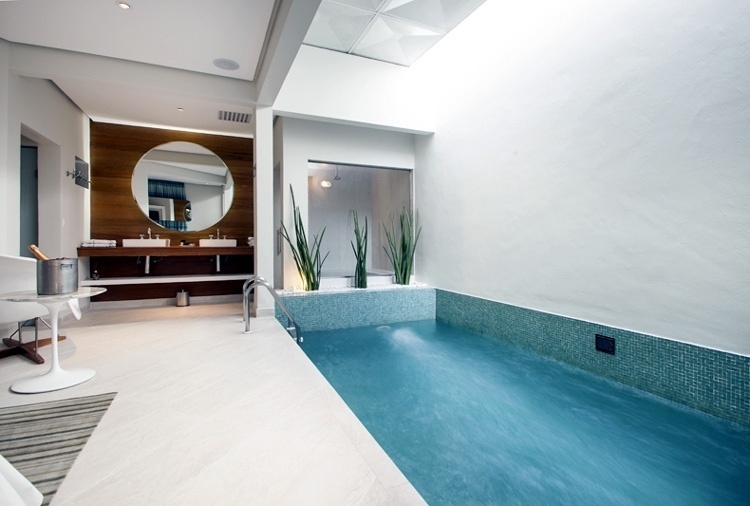 Detalhes da suíte loft piscina do Motel Acaso - Reprodução/Acaso