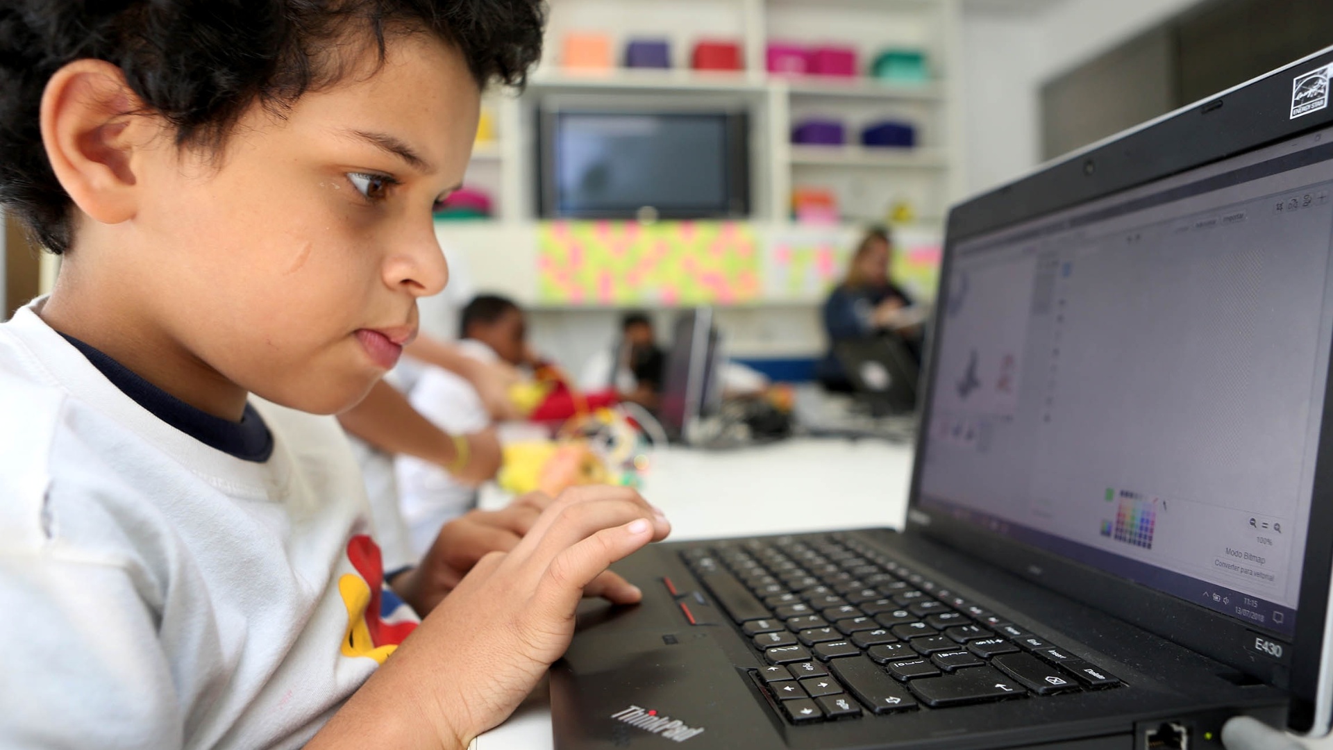 Fotos: Jovens Hackers ensina crianças a programar de forma lúdica - 18 ...