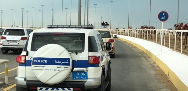 Carros acompanhando a corrida - Camilo Badue - Camilo Badue