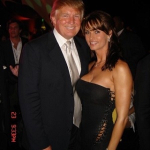 Trump e a ex-modelo da Playboy Karen McDougal, em foto de arquivo - Instagram/karenmcdougal