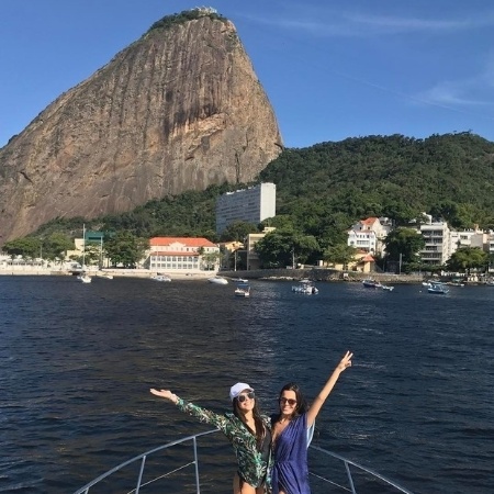 15.abr.2017 - Emilly provou que já começou a aproveitar sua nova vida como milionária. A gaúcha de 20 anos, que levou o prêmio de R$ 1,5 milhão do "BBB17", compartilhou com seus seguidores um passeio de lancha que fez pelo Rio de Janeiro. - Reprodução/Instagram