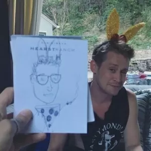 Macaulay Culkin é desenhado por Paris Jackson, filha do cantor Michael Jackson - Reprodução/Instagram/iammacaulayculkin - Reprodução/Instagram/iammacaulayculkin