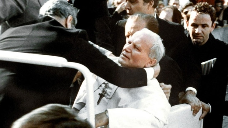 Papa João Paulo 2º logo após os disparos