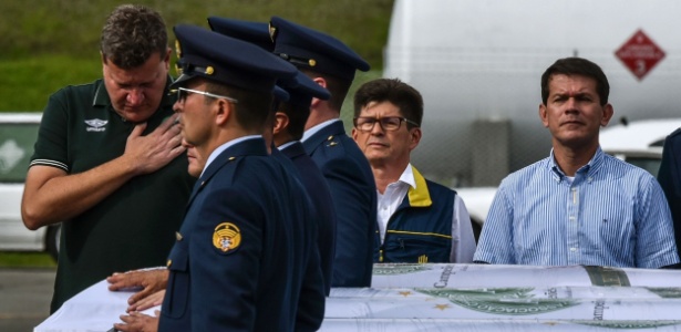 Brasil irá homenagear colombianos e o prefeito de Chapecó - AFP