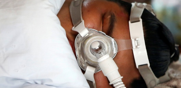 Lutadores de sumô usam máscaras de oxigênio para ajudar na respiração durante o sono - Issei Kato/Reuters