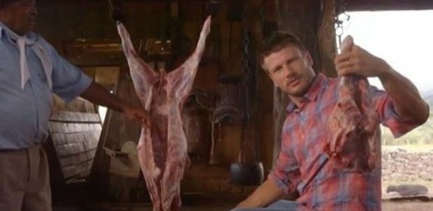 Rodrigo Hilbert no episódio de "Tempero de Família", em que o apresentador matou um filhote de ovelha para um churrasco - Reprodução/GNT