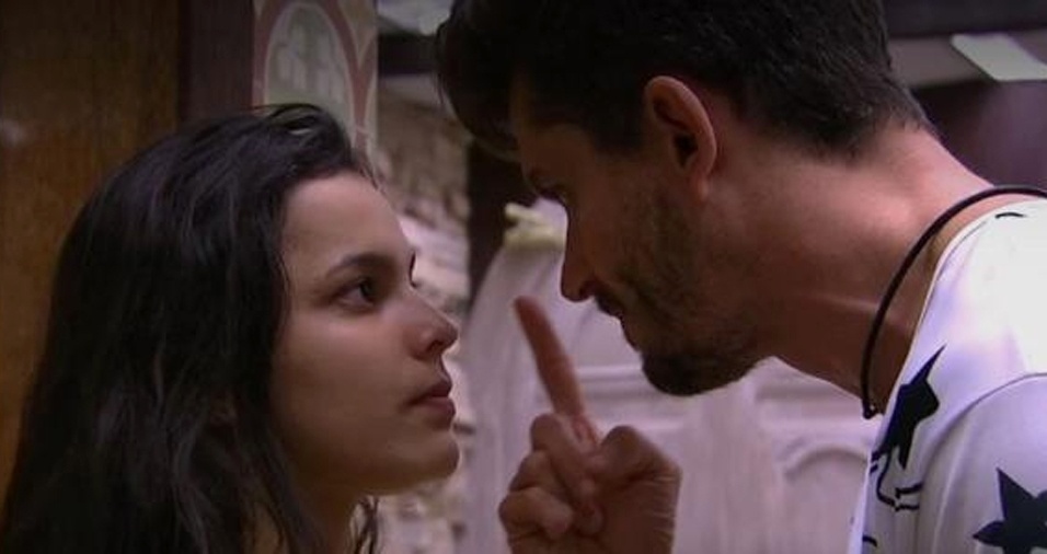 Marcos Harter x Emilly - Reprodução/TV Globo