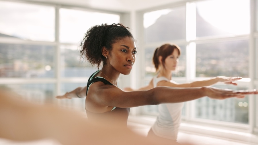 Alguns exercícios mais avançados de ioga trabalham com a musculatura do assoalho pélvico, abrindo os quadris e favorecendo o prazer. - Getty Images/iStockphoto
