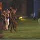 19.jan.2016 - Participantes do "BBB16" se cumprimentam no jardim da "casa mais vigiada" do Brasil - Reprodução / TV Globo