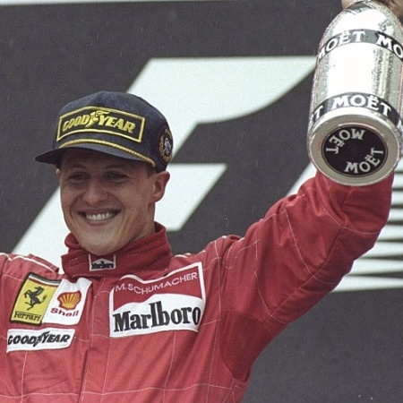 10. O alemão Michael Schumacher venceu em 1994 pela Benetton-Ford, em 1995, pela Benetton-Renault e em 2000 e 2002, com carros da Ferrari - Reprodução/Ben Radford/Allsport/Getty Images
