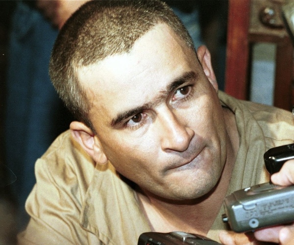 Resultado de imagem para Sequestrador do irmão de Zezé Di Camargo e Luciano foge de prisão