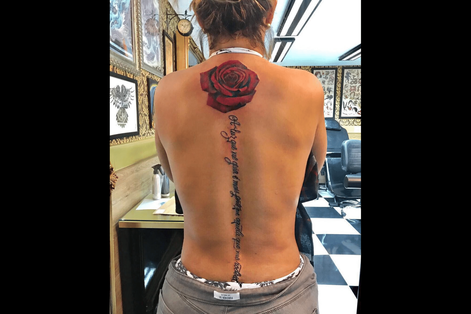 Atriz que uma tatuagem do infinito nas costas Valesca Popozuda Mostra Sua Nova Tatuagem Em Foto No Instagram Entretenimento Bol