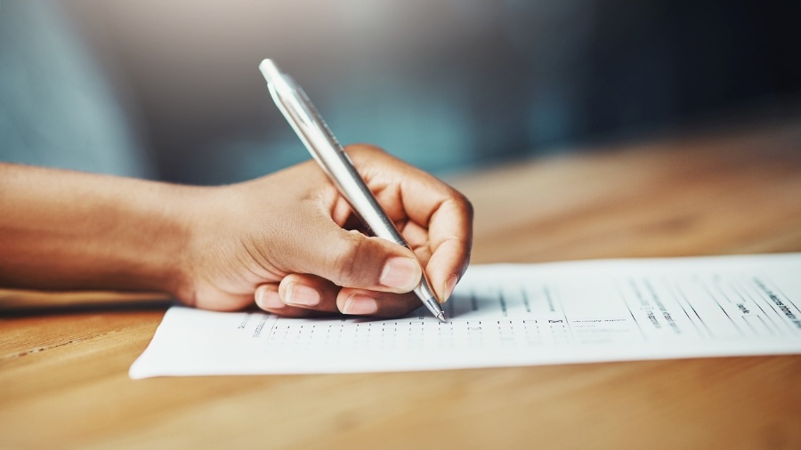 Pelas regras do Enem, têm direito de fazer o exame gratuitamente todos os participantes que estão cursando a última série do ensino médio este ano em escolas públicas - Getty Images/iStockphoto