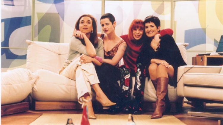 Marisa Orth, Fernanda Young, Rita Lee e Mônica Waldvogel (da esq. para a dir.) na primeira formação do Saia-Justa Marisa Orth, Fernanda Young, Rita Lee e Mônica Waldvogel (da esq. para a dir.) na primeira formação do Saia-Justa