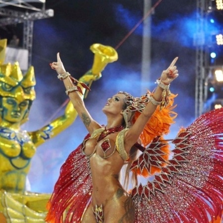 A modelo Thalita Zampirolli no desfile da escola de samba Independente de Boa Vista, de Vitória, Espírito Santo, uma semana antes do Carnaval de 2016 - Reprodução/Instagram