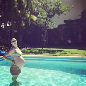 Gravida De Gemeos Luana Piovani Curte Piscina Da Casa Nova Noticias Bol