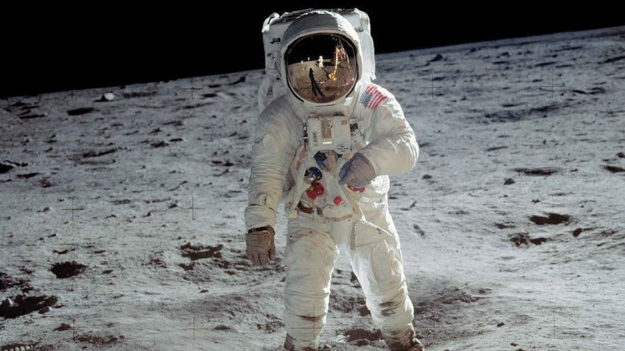 20.jul.1969 - Segundo homem a pisar na Lua, Buzz Aldrin foi imortalizado pelo primeiro, Neil Armstrong, que carregava uma câmera