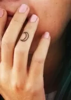 Inspire-se em tatuagens feitas nos dedos e mãos