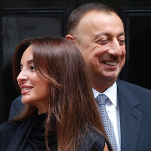 13.jul.2009 - O presidente do Azerbaijão, Ilham Aliyev, e sua mulher Mehriban Aliyeva - Lefteris Pitarakis/ AP