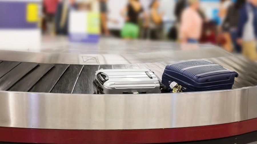 Aeroporto, mala de viagem, esteira de bagagem - Getty Images