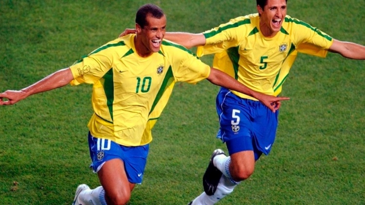 Rivaldo ameaçou voltar para casa se não fosse titular na Copa de 2002