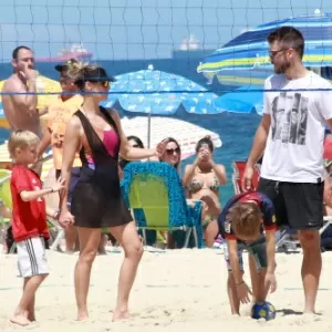 EGO - Fernanda Lima joga vôlei com Rodrigo Hilbert em praia do Rio -  notícias de Praia