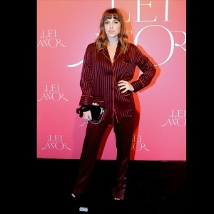 Anitta usa calça pijama Louis Vuitton para live show. Todos os detalhes do  look! - Purepeople