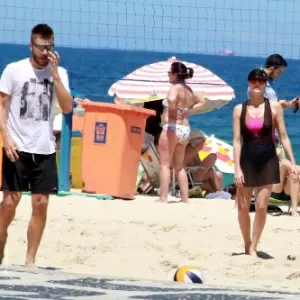 EGO - Fernanda Lima joga vôlei com Rodrigo Hilbert em praia do Rio -  notícias de Praia