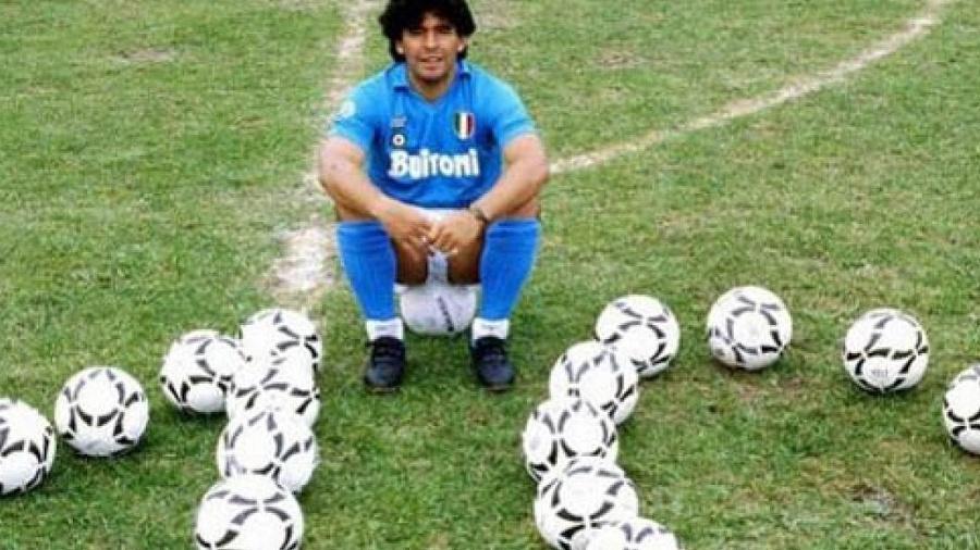 Diego Maradona, na época em que vestia as cores do Napoli - Reprodução/tn.com.ar